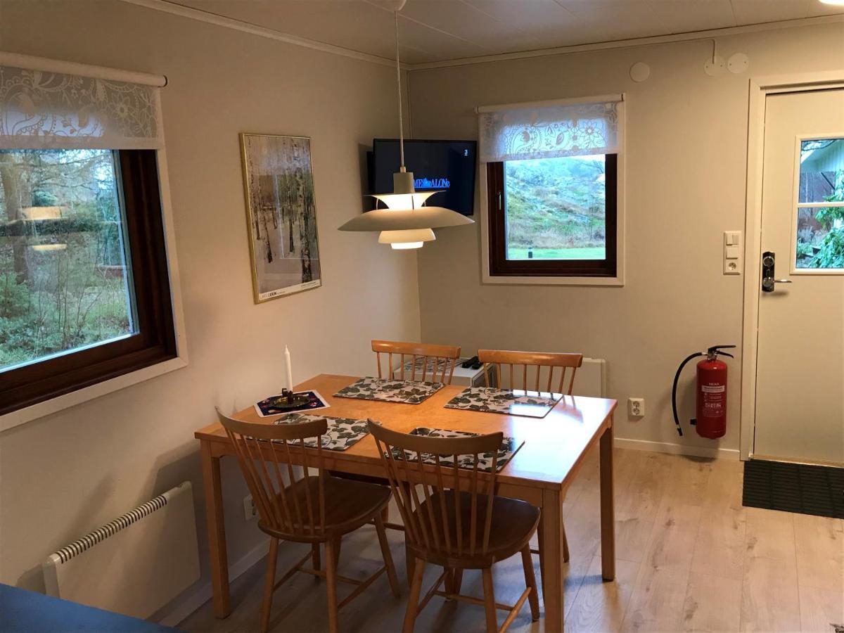 Stuga I Naturskoent Omrade Pa Vaestra Tjoern Saby ภายนอก รูปภาพ