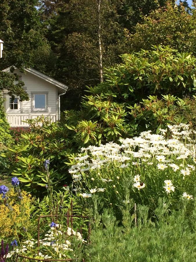 Stuga I Naturskoent Omrade Pa Vaestra Tjoern Saby ภายนอก รูปภาพ